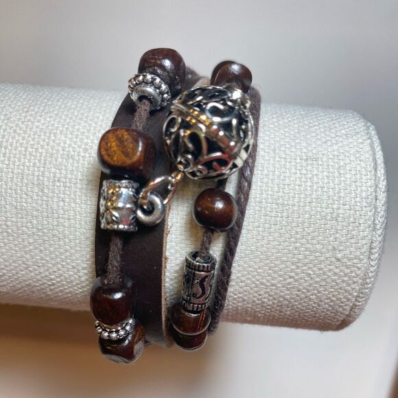 Aromatherapy Adjustable Leather Bracelet Pendant Cage Essential Oils (2) New - Picture 7 of 8